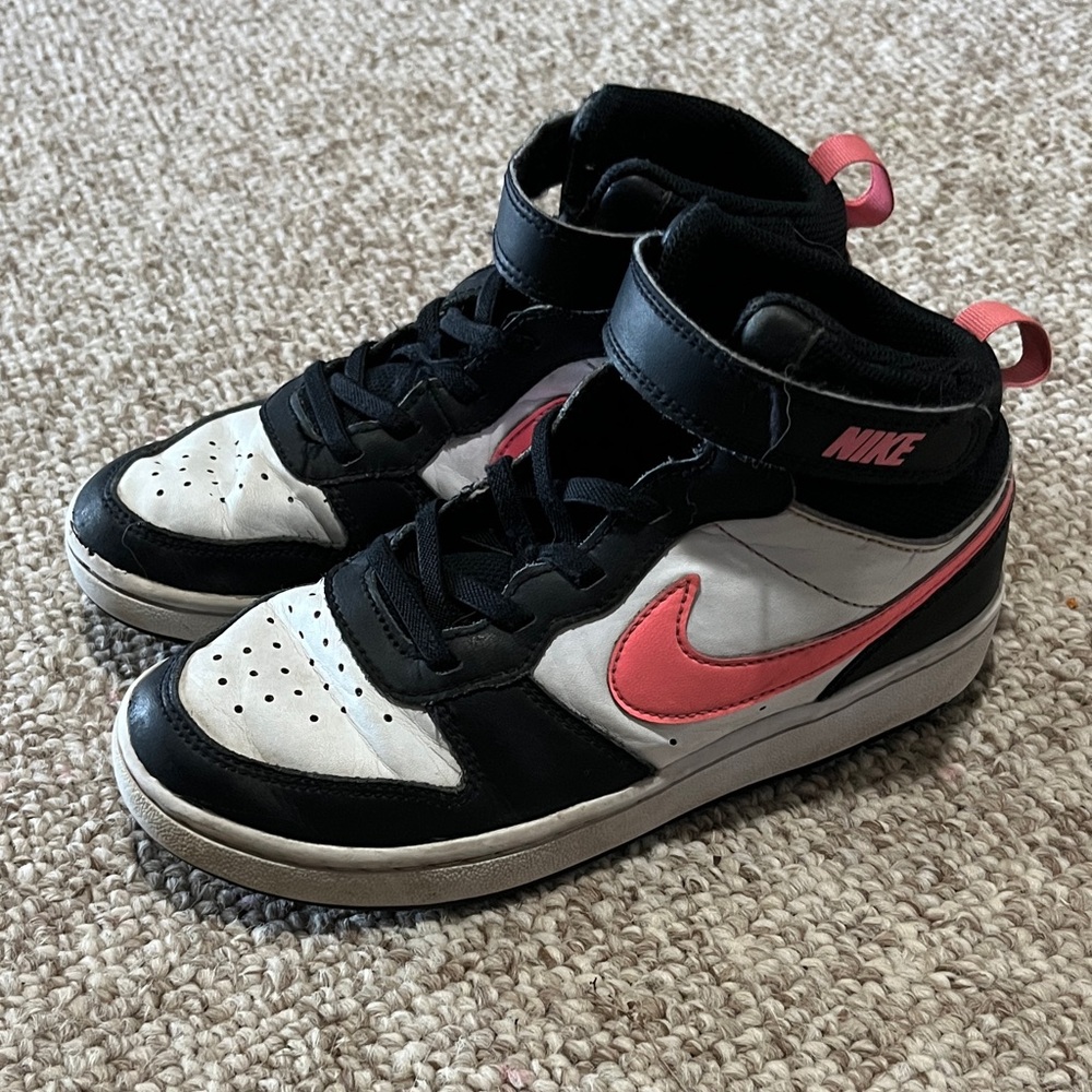 Nike Kids High-Top Sneakers in White, Black & Pink